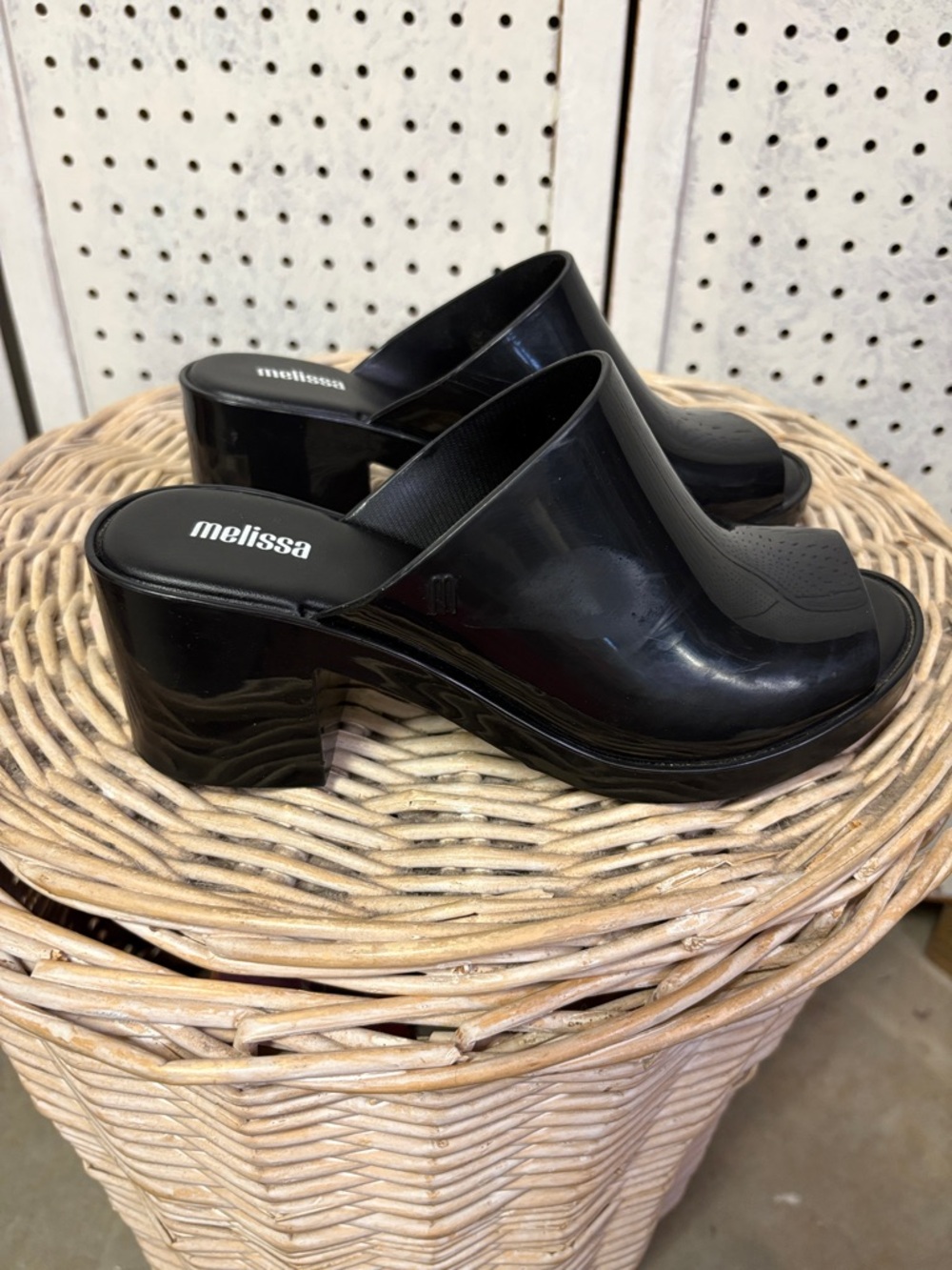 Melissa - Picture 5 of 9